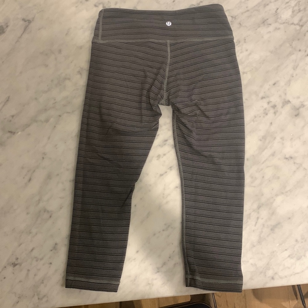 Lululemon crop leggings, reversible